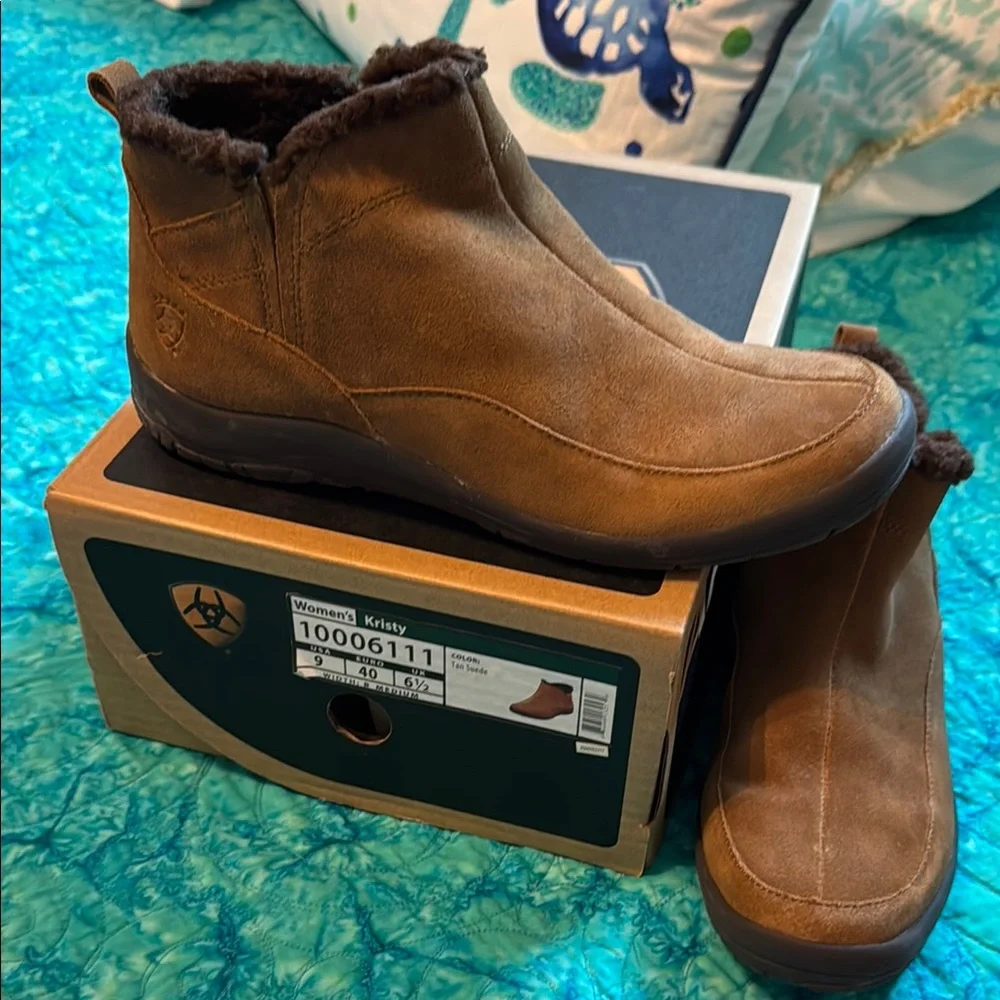 Ariat women’s tan suede Ankle Boots size 9 - Picture 1 of 4